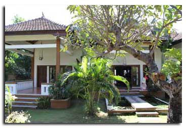 beach villa bali mimpi staff